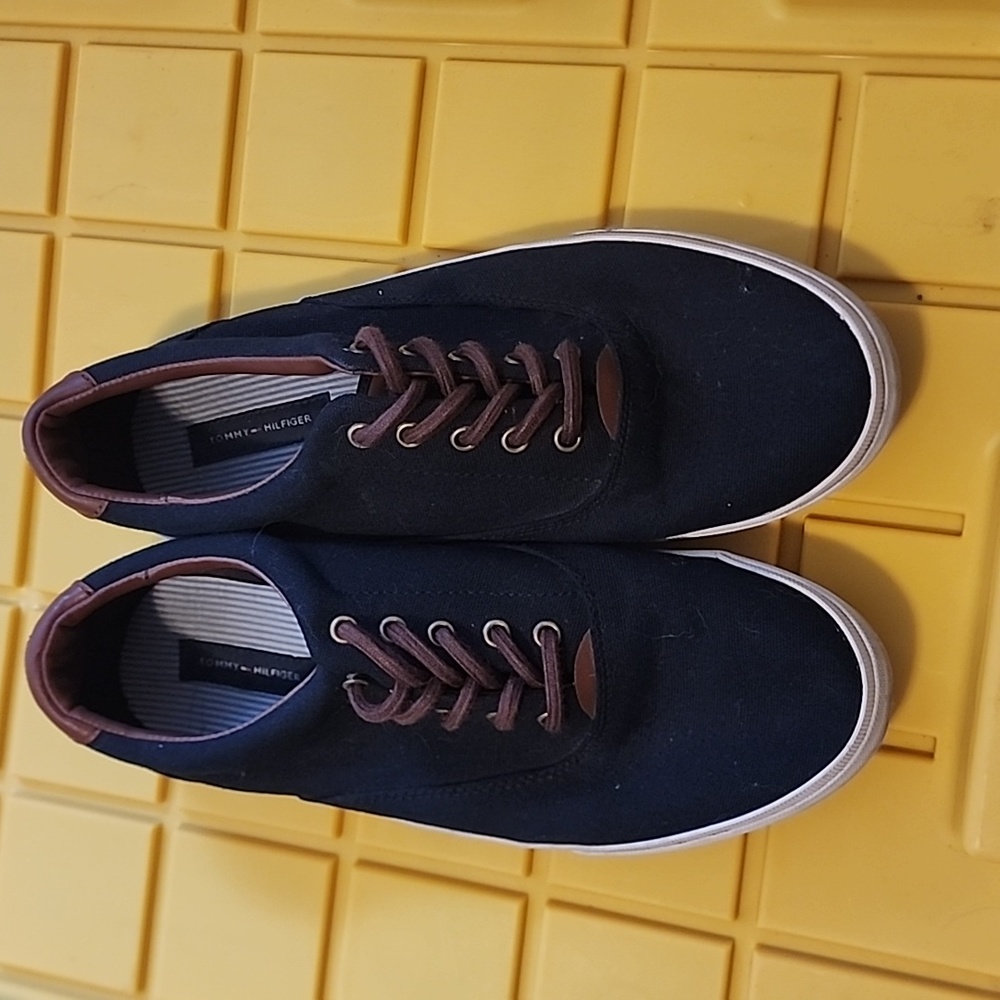 Tommy Hilfiger Shoes-Size 11